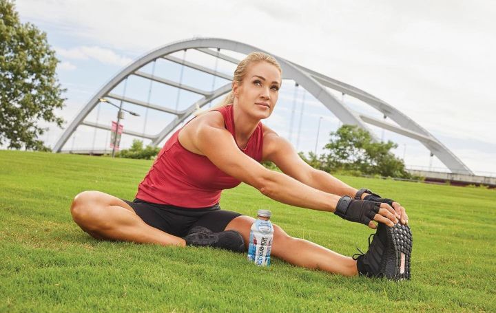 Known For Her Athletic Figure, The Country Star, Carrie Underwood's Abs Grabbed Massive Attention in Recent Workout Selfie